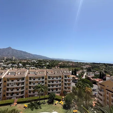 Stunning 2-bed, Panoramic Views In Puerto Banus شقة