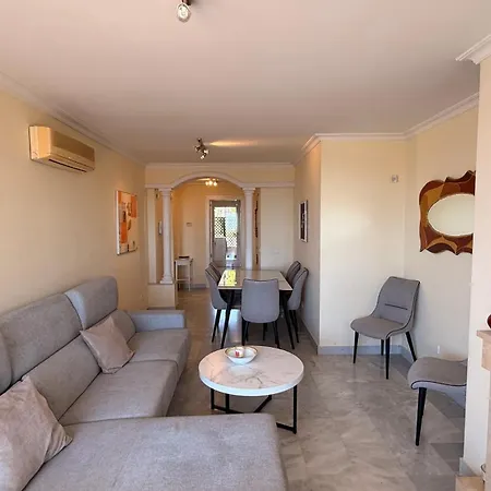 Stunning 2-bed, Panoramic Views In Puerto Banus *