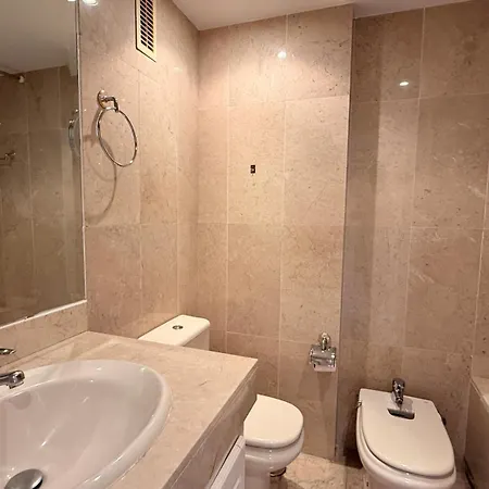 Stunning 2-bed, Panoramic Views In Puerto Banus شقة